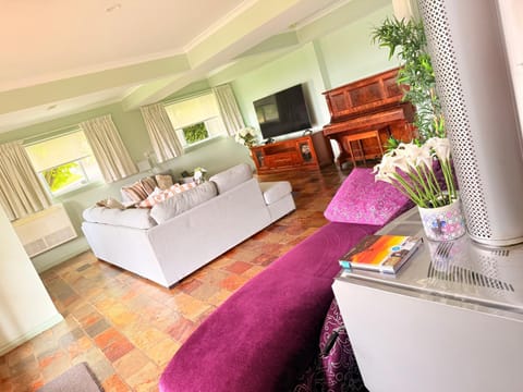 Spacious Apartment with the view of Mt. Wellington Apartment in Glenorchy