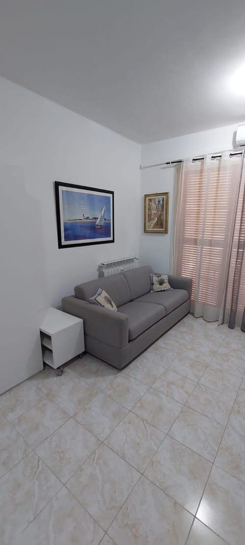 Ampio monolocale con terrazzo - a 2 passi dal mare Apartment in Liguria