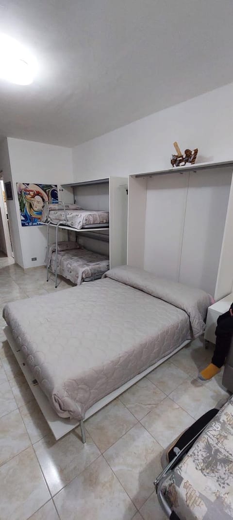 Ampio monolocale con terrazzo - a 2 passi dal mare Apartment in Liguria