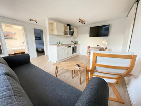 TV and multimedia, Kitchen or kitchenette, Living room, Seating area, Dining area, pet friendly, stove