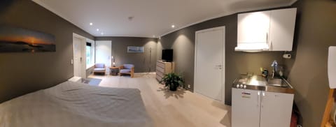 Stilren suite med egen inngang og kokemuligheter. Apartment in Tromso