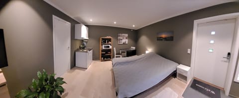 Stilren suite med egen inngang og kokemuligheter. Apartment in Tromso