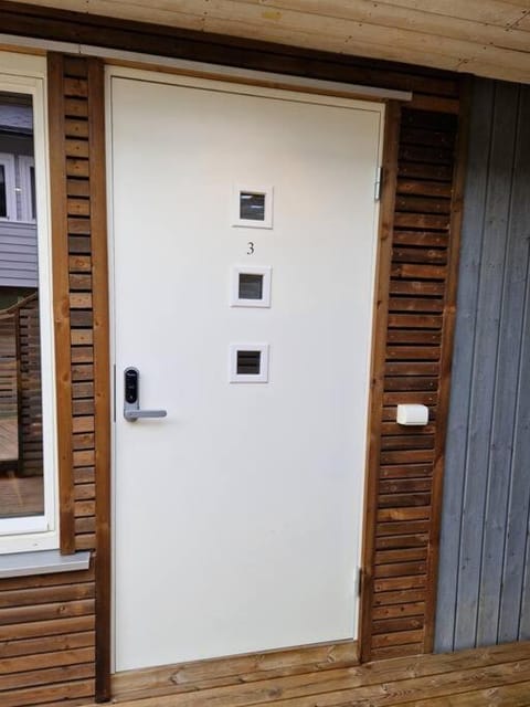 Stilren suite med egen inngang og kokemuligheter. Apartment in Tromso