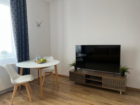 TV and multimedia, Living room, Dining area