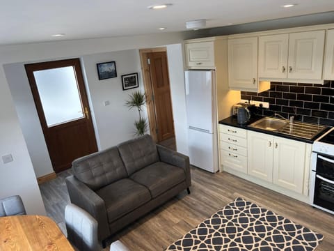 Kitchen or kitchenette, Seating area, minibar