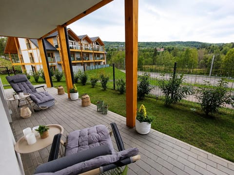 Property building, Spring, Day, Natural landscape, Garden, View (from property/room), Balcony/Terrace, Seating area, Garden view, Mountain view