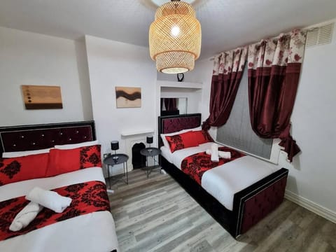 *6R* setup for your most amazing & relaxed stay + Free Parking + Free Fast WiFi * House in Leeds