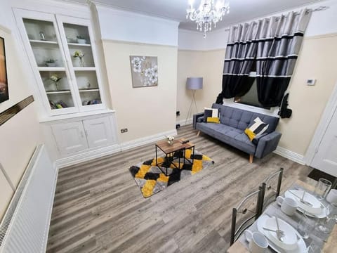 *6R* setup for your most amazing & relaxed stay + Free Parking + Free Fast WiFi * House in Leeds