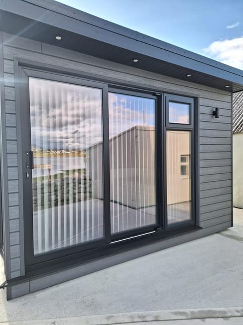 Property building, Facade/entrance, Balcony/Terrace