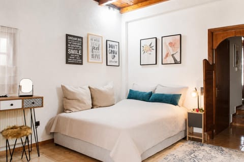 Bed, Bedroom, air conditioner