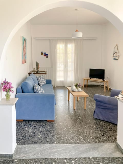 Communal lounge/ TV room, Living room, Seating area