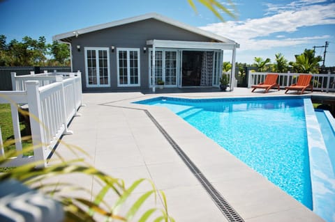 Property building, Patio, Day, Swimming pool, sunbed