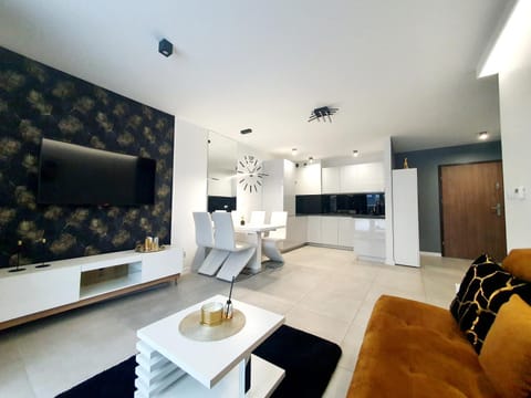 TV and multimedia, Kitchen or kitchenette, Living room, Seating area, Dining area