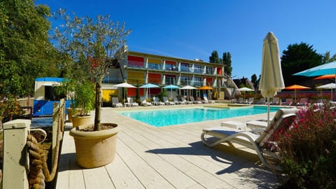 Property building, Swimming pool