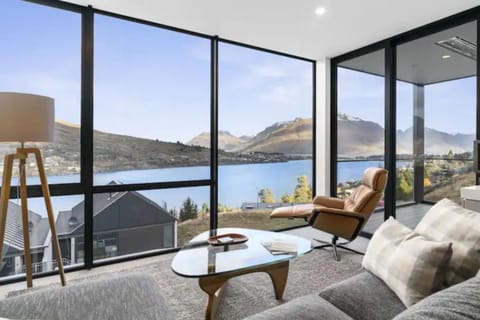 View (from property/room), Lake view, Mountain view