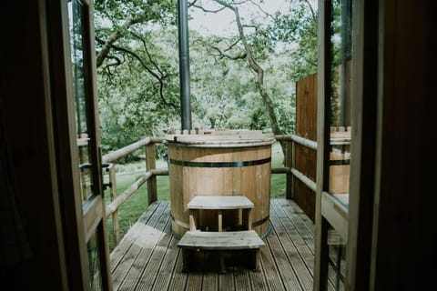 Oak SPECIAL WINTER OFFERS - Hot tub Apartment in Wales