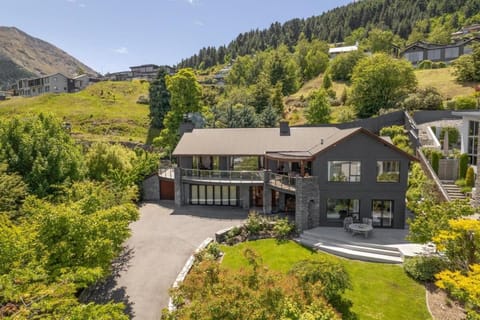 Property building, Day, Natural landscape, Bird's eye view, Garden view, Mountain view