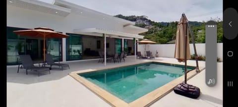 Property building, Swimming pool, sunbed