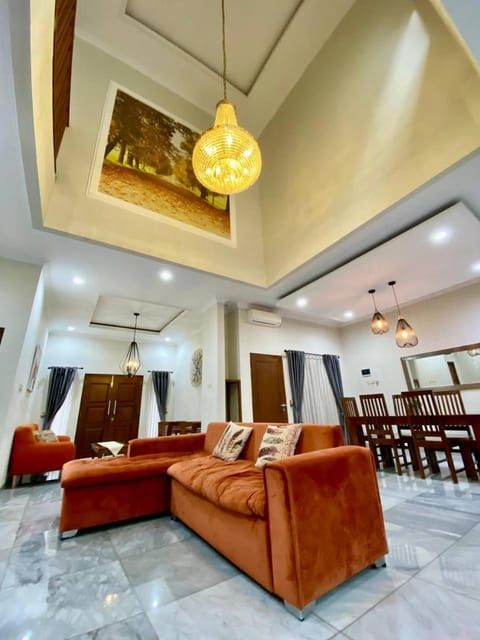 Communal lounge/ TV room, Living room, Seating area