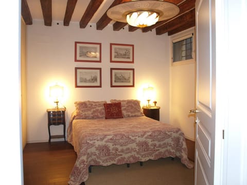 Bedroom, microwave, air conditioner