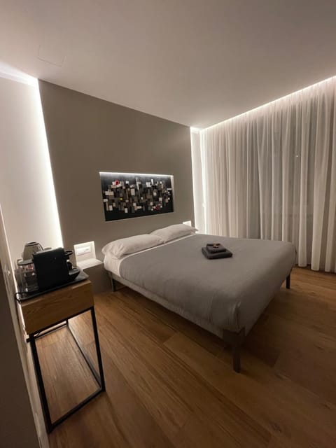 Bed, Photo of the whole room, Bedroom, hair dresser