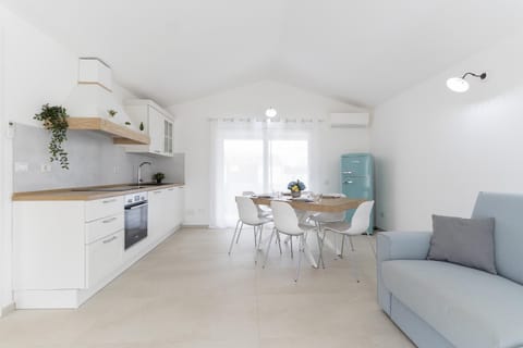 Kitchen or kitchenette, Living room, Seating area, Dining area, pet friendly, stove