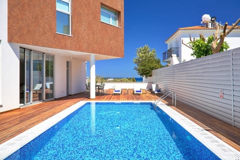 Property building, Swimming pool, Swimming pool
