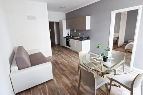 Kitchen or kitchenette, Living room, Seating area, Dining area, pet friendly, stove, kitchen, kitchen