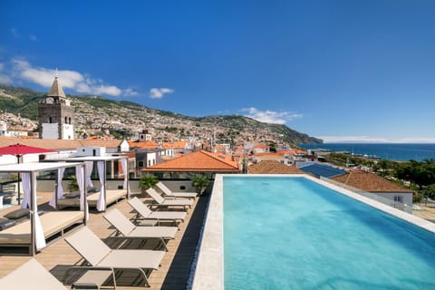 Mountain view, Sea view, Swimming pool, Swimming pool, sunbed