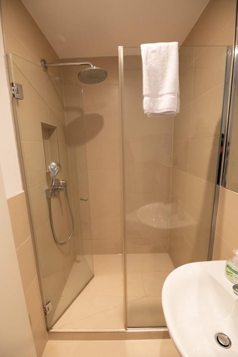 Shower, Bathroom, towels