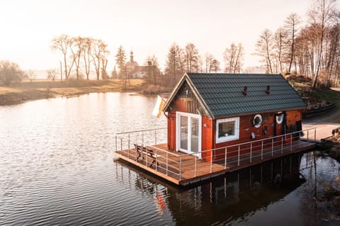 Property building, Natural landscape, Lake view, River view