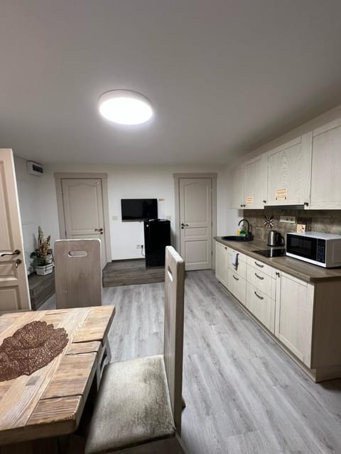 Communal lounge/ TV room, Communal kitchen