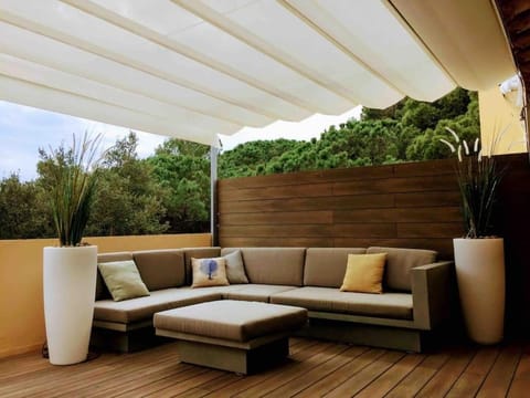 Patio, View (from property/room), Balcony/Terrace, Living room, Seating area