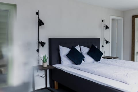 Staff, Bed, Photo of the whole room, Bedroom, Family