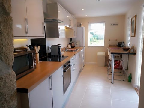 Sandy cottage, nr Eden & beaches House in Saint Austell