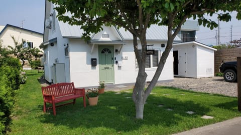 Property building, Day, Garden, Street view