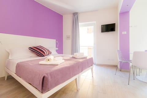 Bed, TV and multimedia, towels