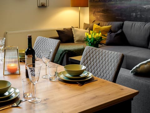 Living room, Seating area, Dining area