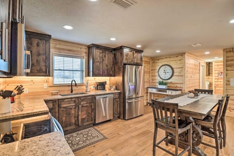 Greers Ferry Home on 40 Acres quarter Mi to Lake! House in Greers Ferry Lake