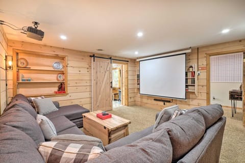 21 Mi to Gore Mtn Adirondack Oasis with Sauna House in Capital District, NY, USA