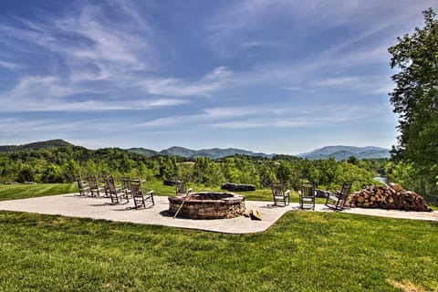 Chic Townsend Condo with Saltwater Pool! Apartment in Sevier County