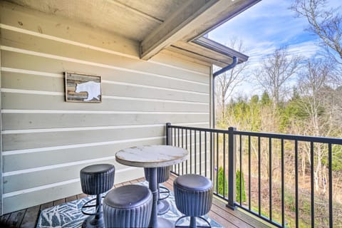 Chic Townsend Condo with Saltwater Pool! Apartment in Sevier County