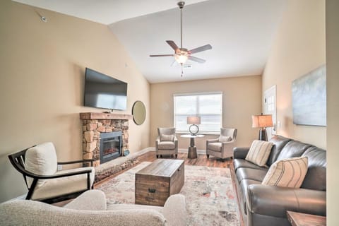 Chic Townsend Condo with Saltwater Pool! Apartment in Sevier County