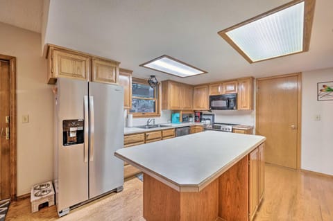 Pet-Friendly Caldwell Home Rental Near Lake! House in Caldwell