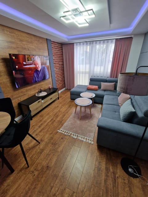 Communal lounge/ TV room, TV and multimedia, Living room, Seating area, Evening entertainment