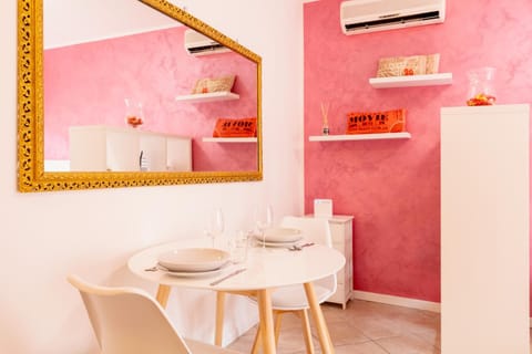 Seating area, Dining area, air conditioner