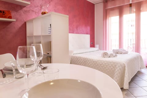 Photo of the whole room, air conditioner