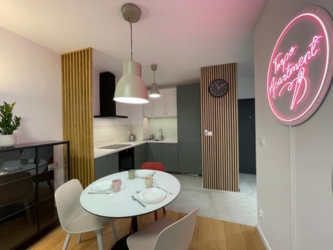 Coffee/tea facilities, Kitchen or kitchenette, Living room, stove