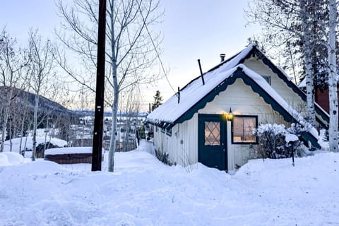 The Golden Moose Chalet House in Grand Lake
