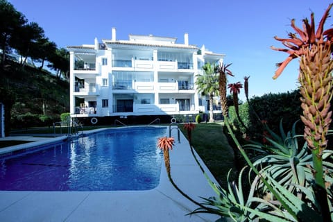 Property building, Garden view, Pool view, Swimming pool
